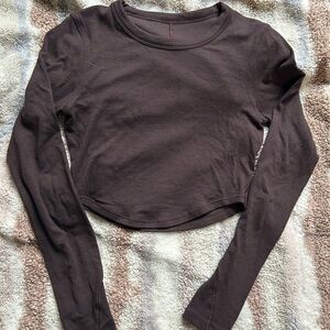 lululemon hold tight cropped long sleeve t-shirt, curved hem